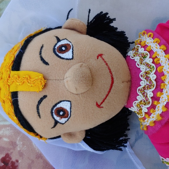 Vintage Disney Parks It's a Small World India Doll with Veil 9" x 5" NWT - Picture 3 of 11